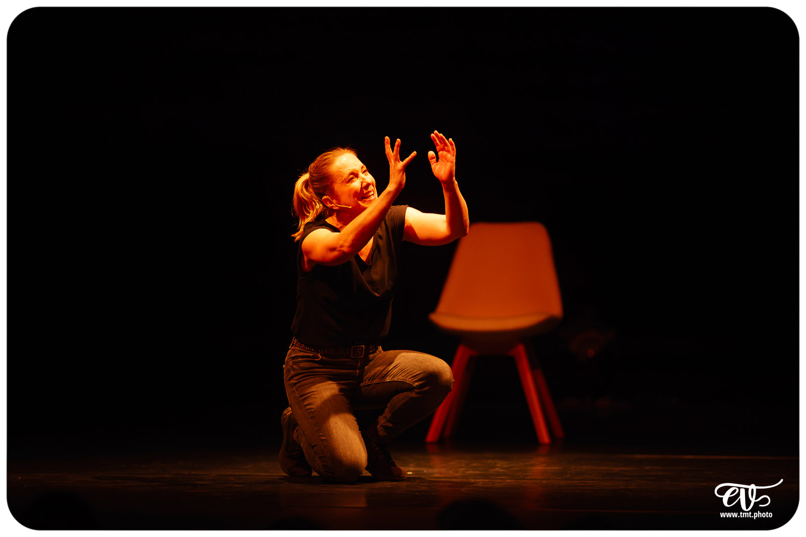 LES CHATOUILLES OU LA DANSE DE LA COLÈRE (ANDRÉA BESCOND)